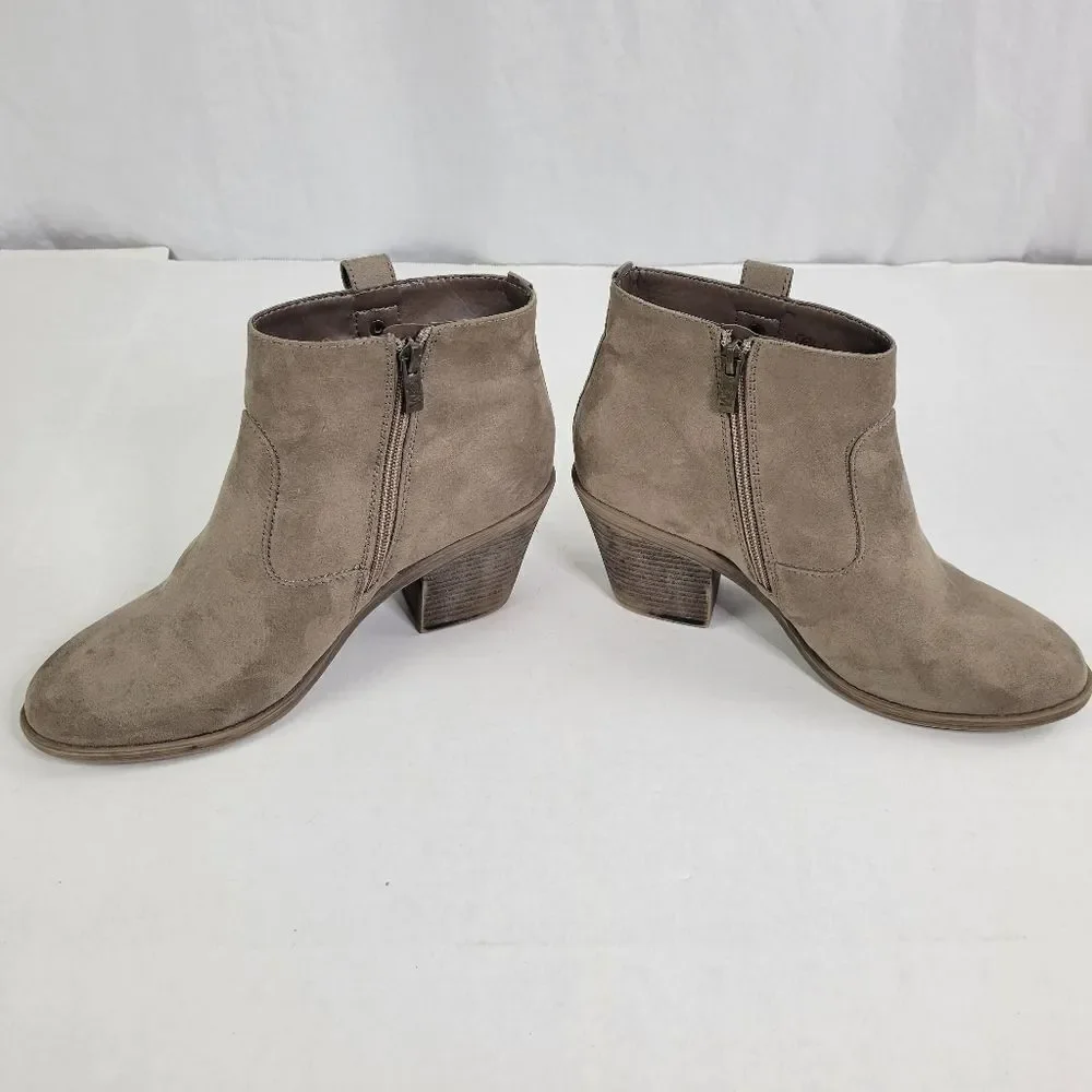 Chelsea Moreland Ankle Booties Taupe Side Zip Chunky‎ Heel Boots Casual